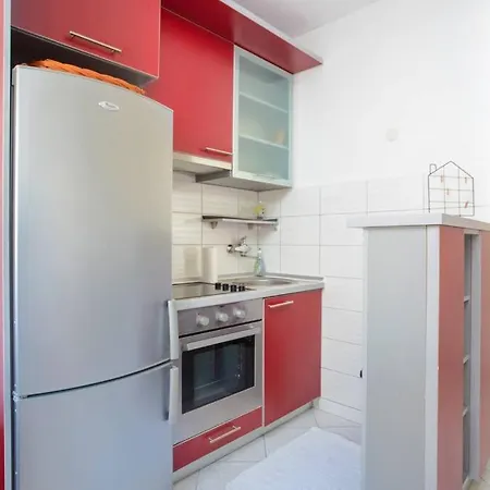 Dorna Near Center And Bacvice Apartman