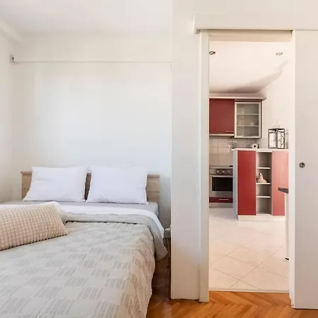 Dorna Near Center And Bacvice Apartman *