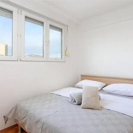 Dorna Near Center And Bacvice Apartman *