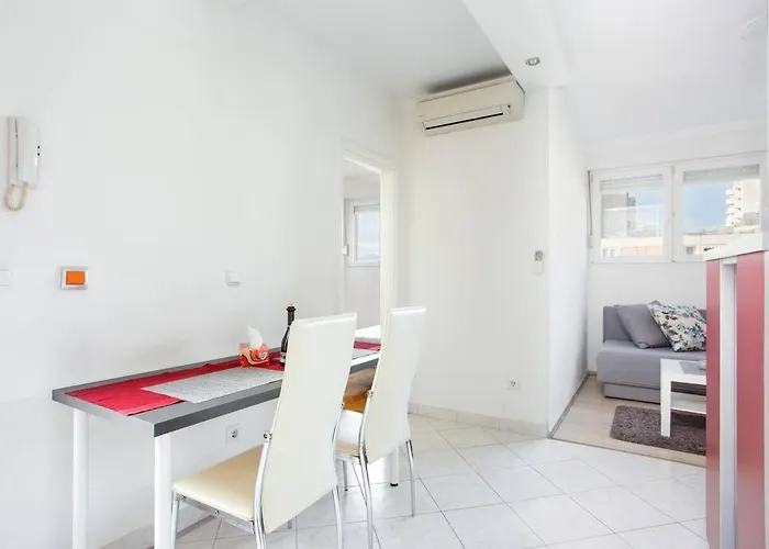 Lejlighed Dorna Near Center And Bacvice *