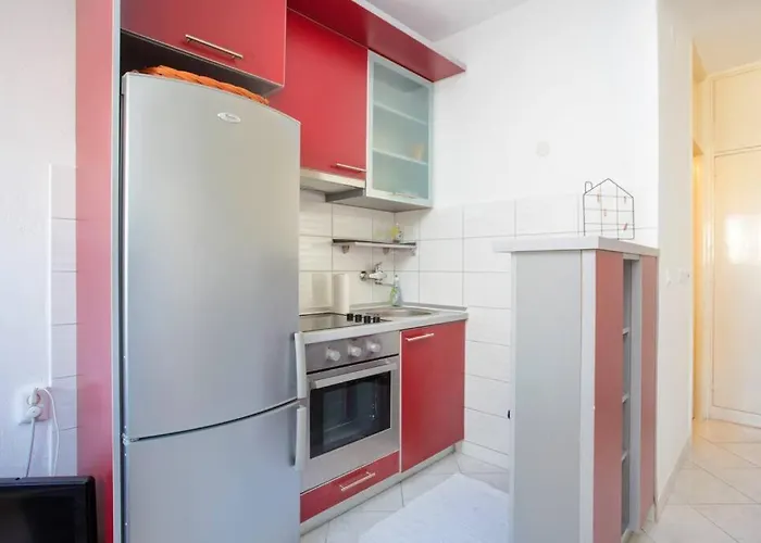 Dorna Near Center And Bacvice Lejlighed